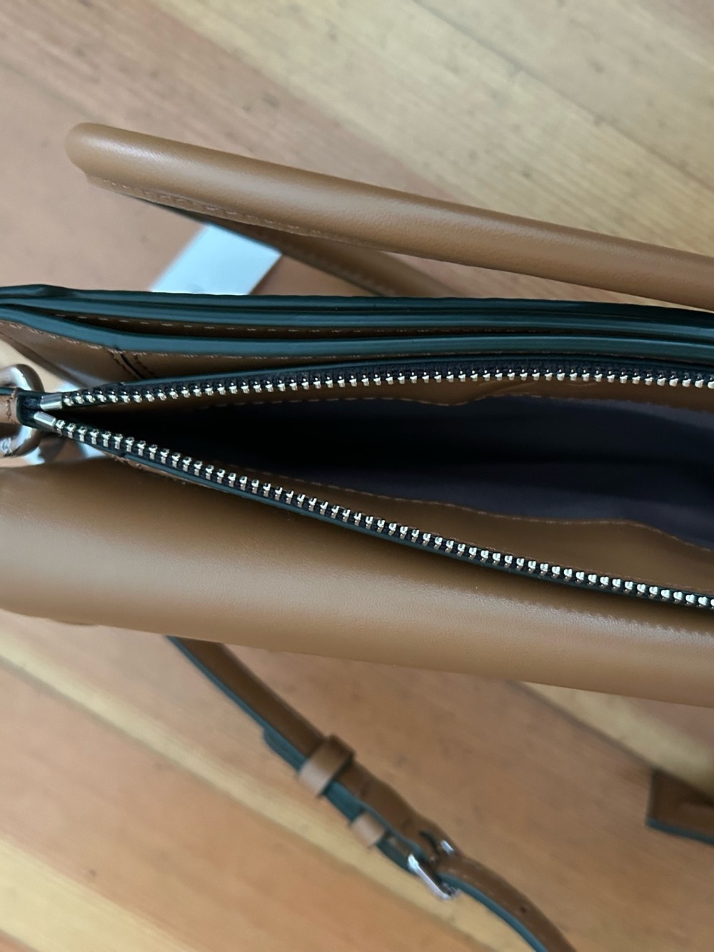 DELAROQ Triplo Caramel Leather Crossbody/Shoulder Bag W/ Adjustable Strap NEW - Picture 13 of 13